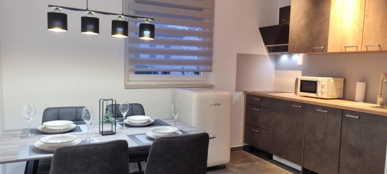 Qr Apartment For Family, Couples, And Friends Stay In リエカ エクステリア 写真