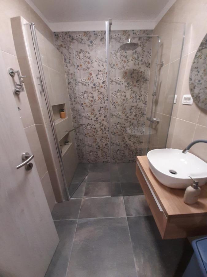 Qr Apartment For Family, Couples, And Friends Stay In リエカ エクステリア 写真
