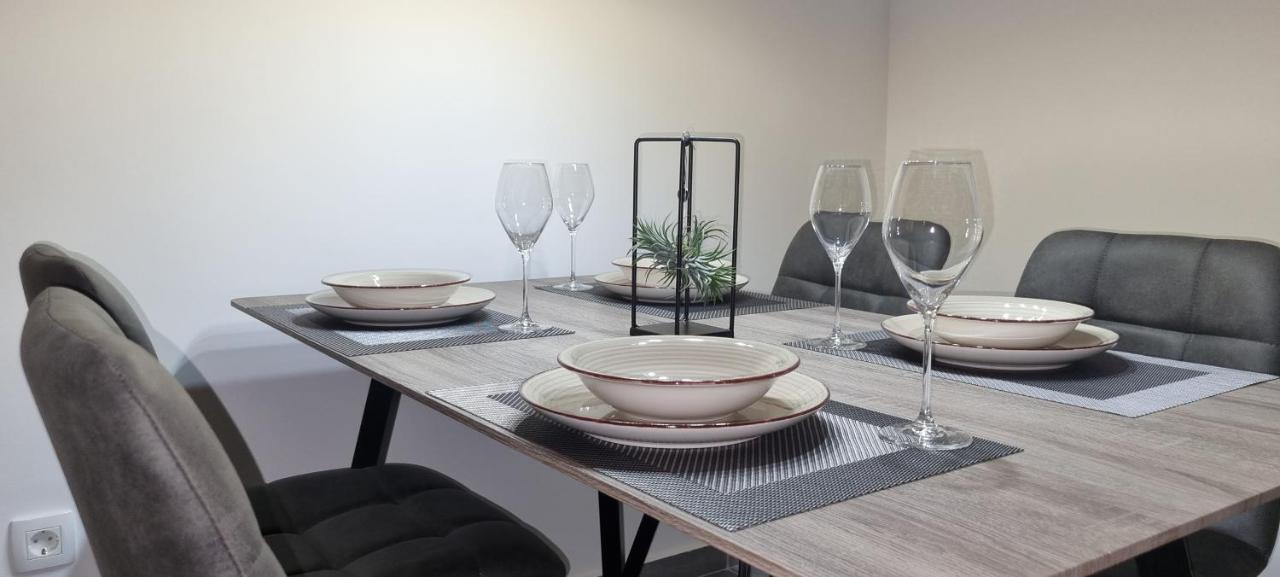 Qr Apartment For Family, Couples, And Friends Stay In リエカ エクステリア 写真
