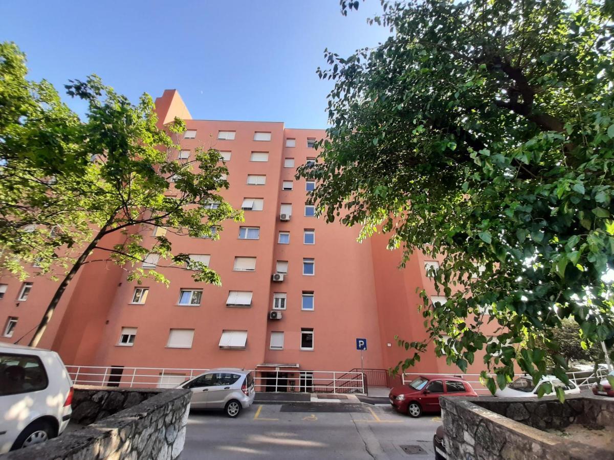 Qr Apartment For Family, Couples, And Friends Stay In リエカ エクステリア 写真
