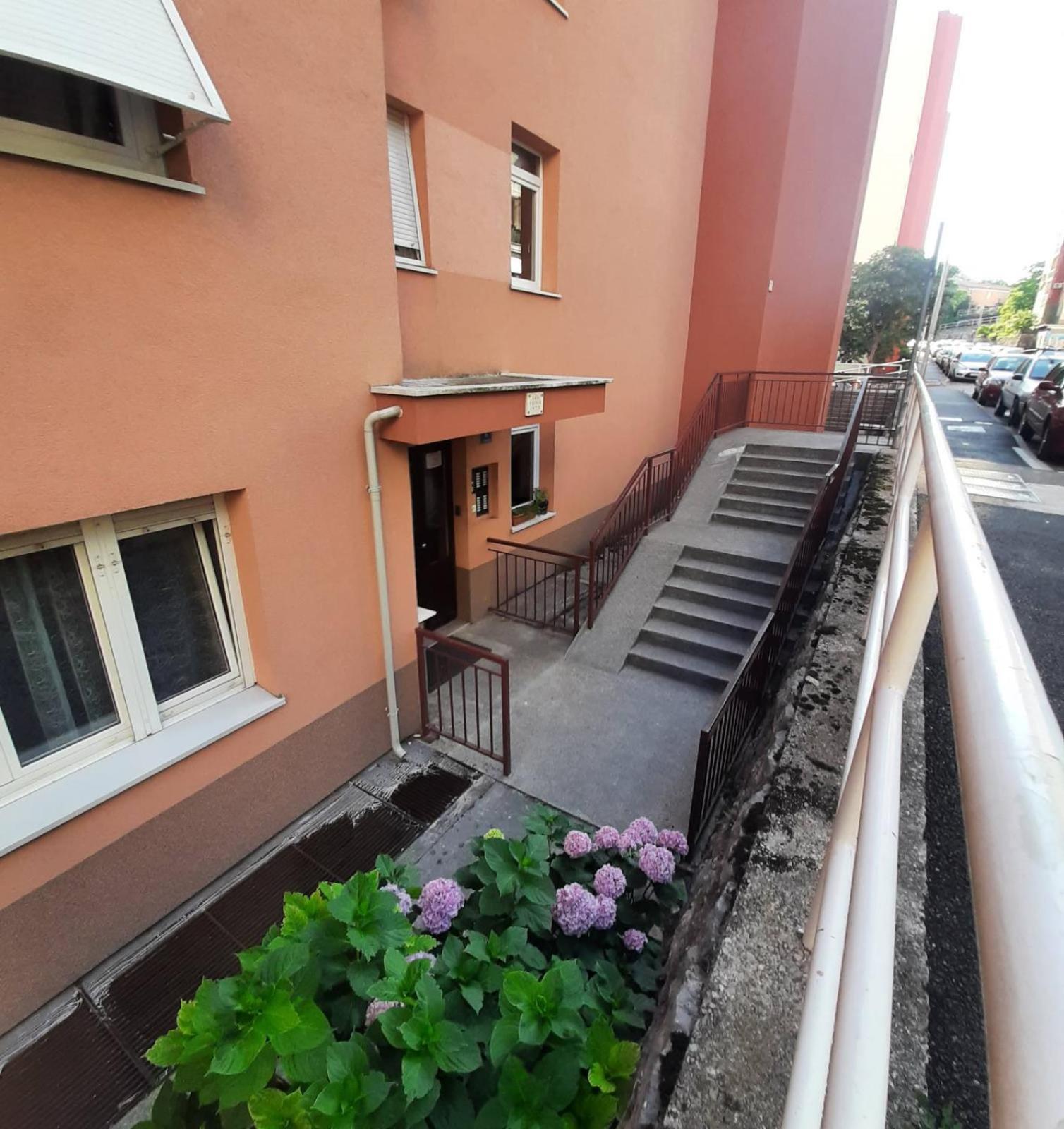 Qr Apartment For Family, Couples, And Friends Stay In リエカ エクステリア 写真